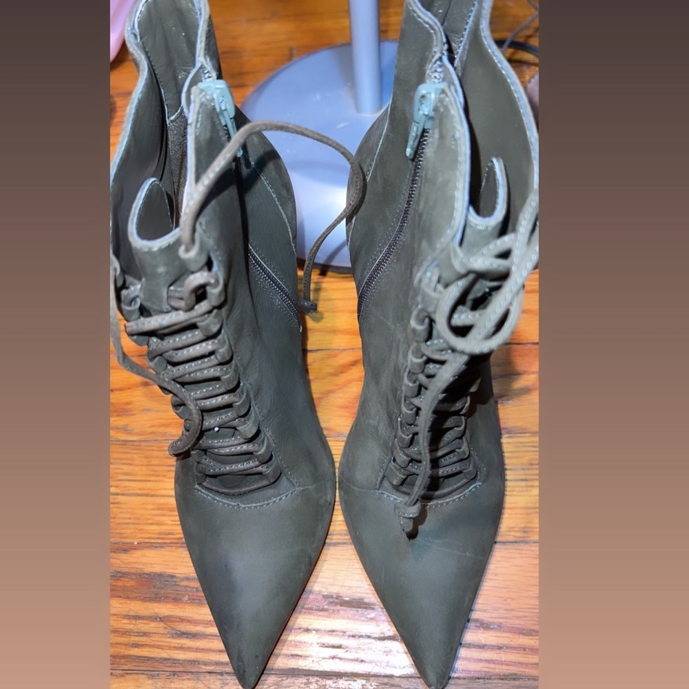 Heeled boots